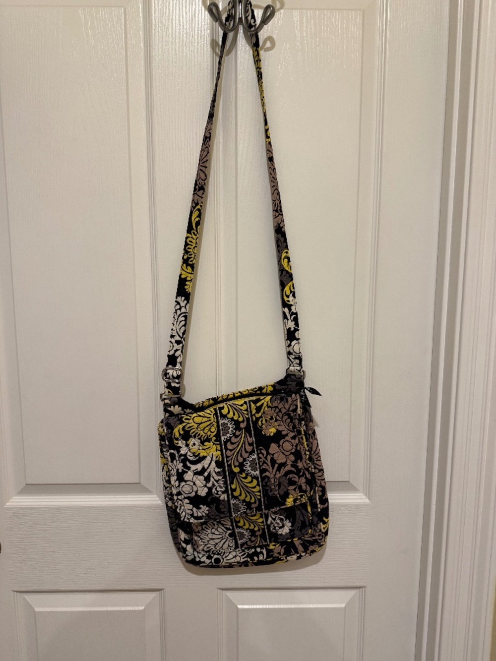 VERA BRADLEY Baroque 2008 Mailbag Messenger Crossbody